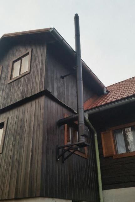 čierny nerezový komín